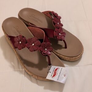 Skechers Red Floral Wedge Thong Sandals size 8